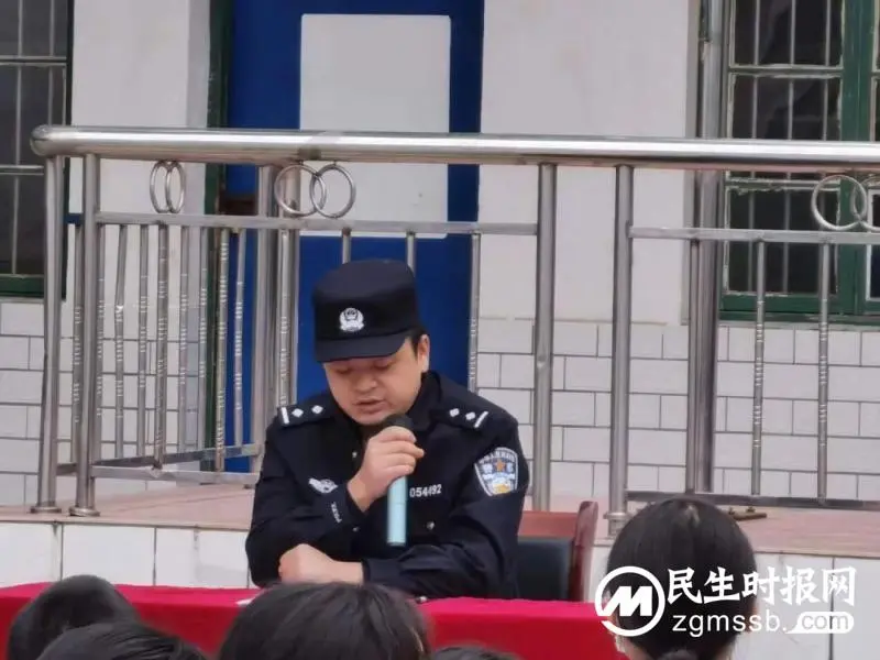 关爱青少年成长,青山桥派出所开展法治宣传进校园活动 关爱青少年成长,青山桥派出所开展法治宣传进校园活动