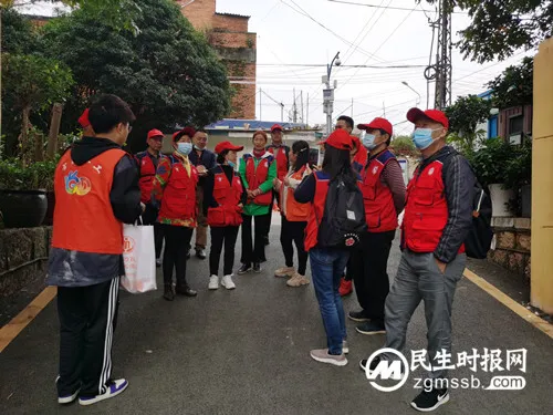 官渡区市民巡访团巡访时了解到: 明通路社区探索特定时段允许商户“有限占道经营”