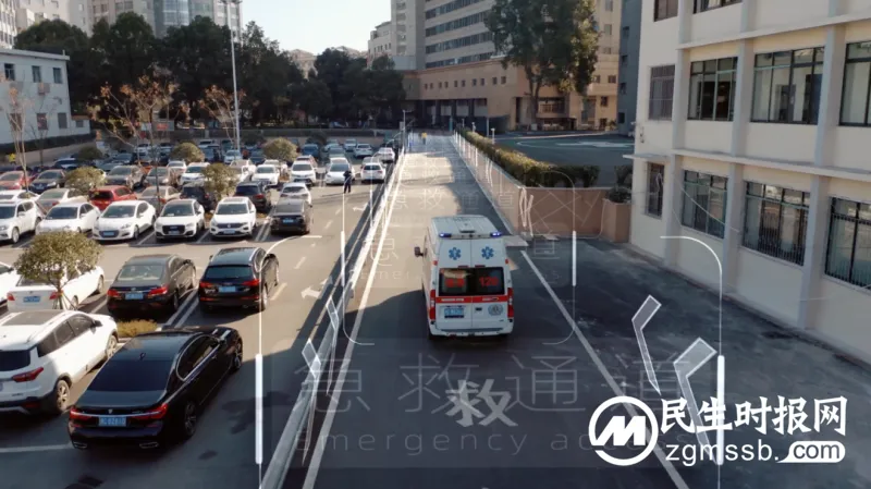 新冠患者就诊时突然倒地,绿色急救通道从基层医院直达三甲医院! 新冠患者就诊时突然倒地,绿色急救通道从基层医院直达三甲医院!