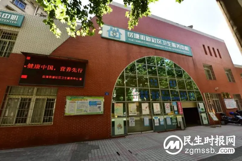 新冠患者就诊时突然倒地,绿色急救通道从基层医院直达三甲医院! 新冠患者就诊时突然倒地,绿色急救通道从基层医院直达三甲医院!