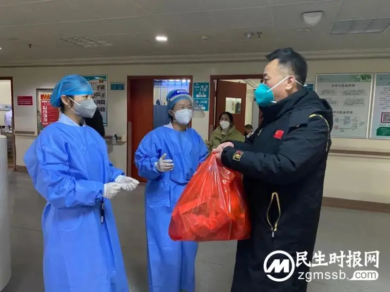 【中心医院·医者红】送温暖,鼓士气|湘潭市中心医院院领导走访慰问晚夜班医务人员 【中心医院·医者红】送温暖,鼓士气|湘潭市中心医院院领导走访慰问晚夜班医务人员
