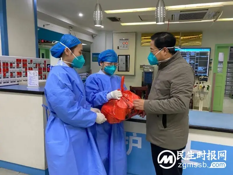 【中心医院·医者红】送温暖,鼓士气|湘潭市中心医院院领导走访慰问晚夜班医务人员 【中心医院·医者红】送温暖,鼓士气|湘潭市中心医院院领导走访慰问晚夜班医务人员