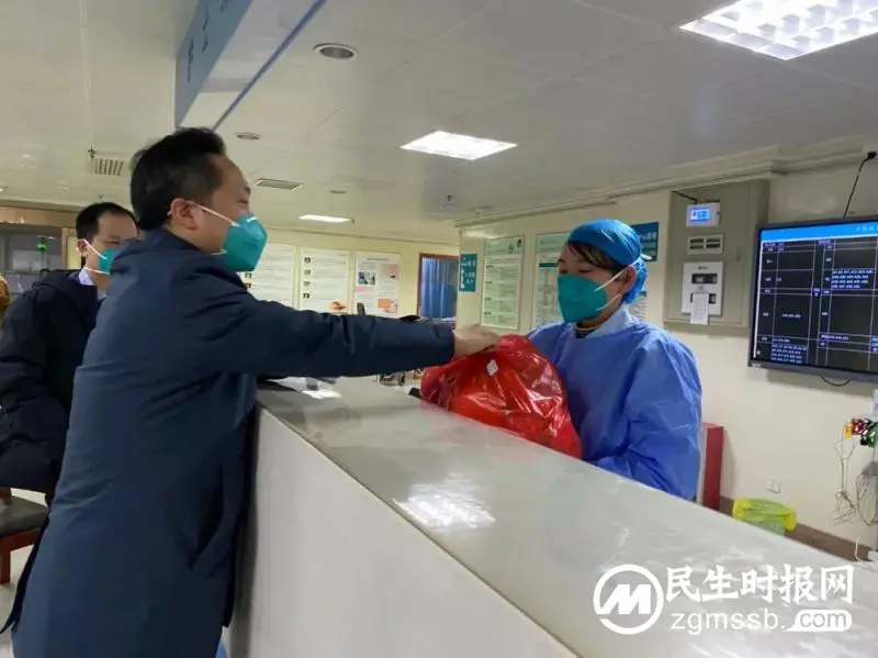 【中心医院·医者红】送温暖,鼓士气|湘潭市中心医院院领导走访慰问晚夜班医务人员 【中心医院·医者红】送温暖,鼓士气|湘潭市中心医院院领导走访慰问晚夜班医务人员