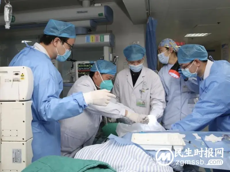 【中心医院·医者红】迎难而上∣奋力守护“生命之门” 【中心医院·医者红】迎难而上∣奋力守护“生命之门”
