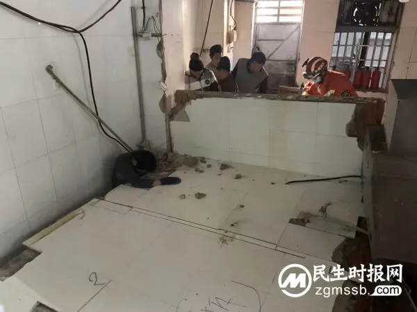 红河建水：墙体倒塌埋压工人 消防紧急救援
