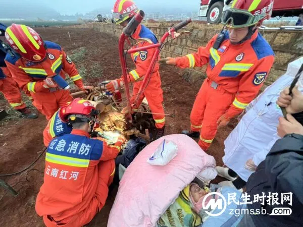 旋耕机“咬人”，泸西消防紧急救援