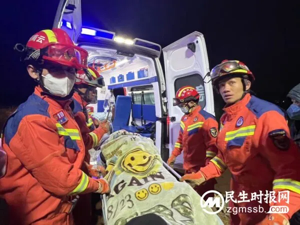 旋耕机“咬人”，泸西消防紧急救援