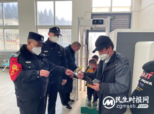 小站春运战正酣 忠诚履职保平安