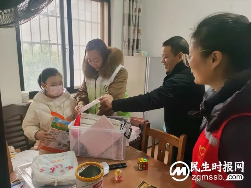 困境儿童收到了“宝贝温暖礼包”