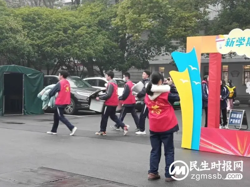 蓄力扬帆新起航，不负春光踏征程——湘潭市二中开学报到第一天