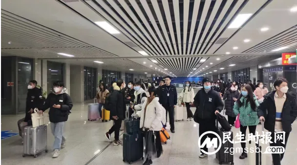 开学季交通安全“课”不容缓 湘潭交通执法护学模式“准时上线”! 开学季交通安全“课”不容缓 湘潭交通执法护学模式“准时上线”!