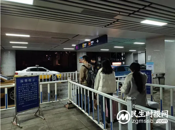 开学季交通安全“课”不容缓 湘潭交通执法护学模式“准时上线”! 开学季交通安全“课”不容缓 湘潭交通执法护学模式“准时上线”!