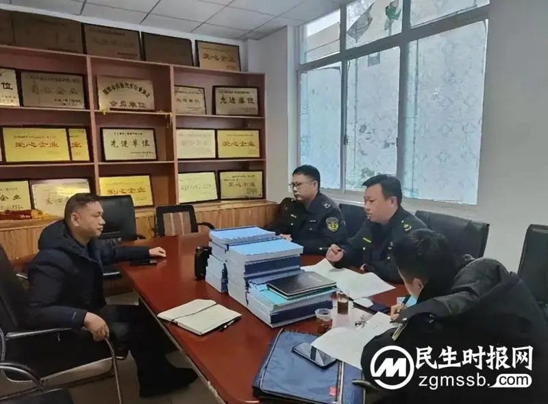 “普法+安全生产” 湘潭交通执法部门紧盯出租车企业管理工作 “普法+安全生产” 湘潭交通执法部门紧盯出租车企业管理工作