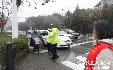“荧光绿”携手“志愿红” “警司联动”打造莲城靓丽风景线