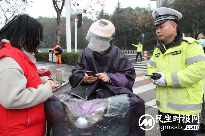 “荧光绿”携手“志愿红” “警司联动”打造莲城靓丽风景线 “荧光绿”携手“志愿红” “警司联动”打造莲城靓丽风景线