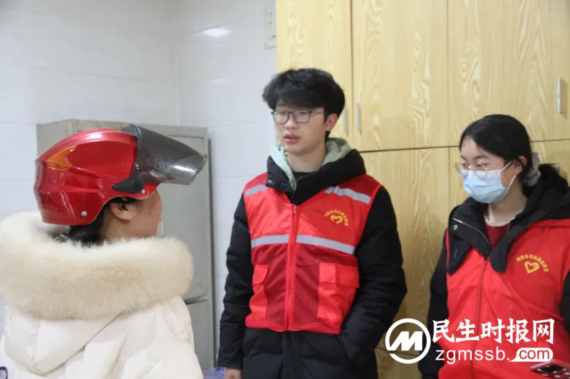 “荧光绿”携手“志愿红” “警司联动”打造莲城靓丽风景线 “荧光绿”携手“志愿红” “警司联动”打造莲城靓丽风景线