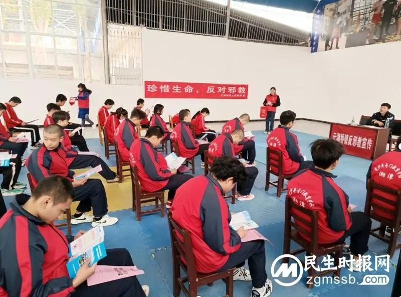 “法制大课堂”呵护“童”行路 “法制大课堂”呵护“童”行路
