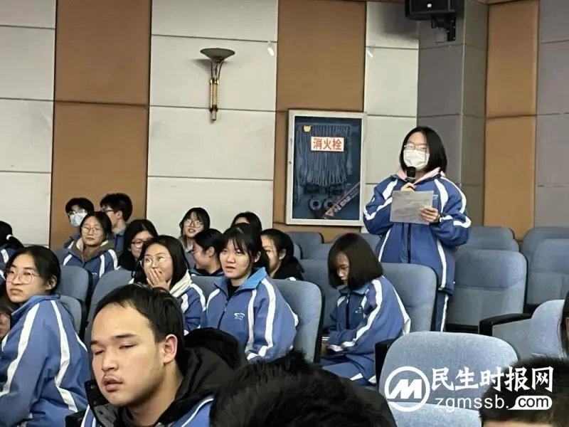 用清晰连贯的论证思路升格你的作文 ——李作霖教授来我校作文指导 用清晰连贯的论证思路升格你的作文 ——李作霖教授来我校作文指导