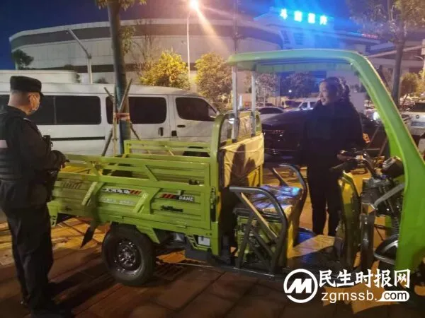 群众三轮车“失踪” 民警耐心帮其寻回