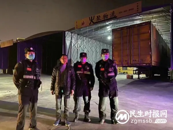 父子驾货车跟随导航迷路 民警暖心救助送达目的地