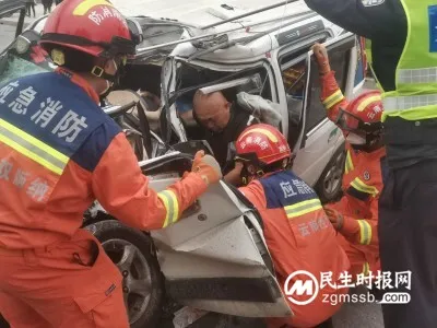 景洪市某地发生车祸,景洪消防紧急救援