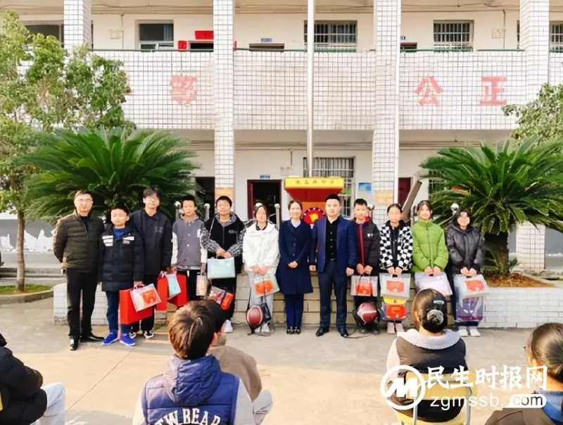 湘潭天易农商银行：农商送温暖 情暖开学季