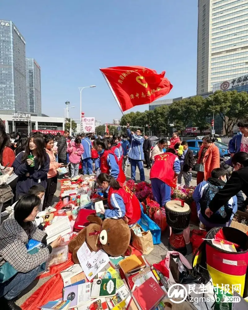 春“锋”送暖，爱不闲置——湘潭市一中“学习雷锋精神”爱心义卖活动