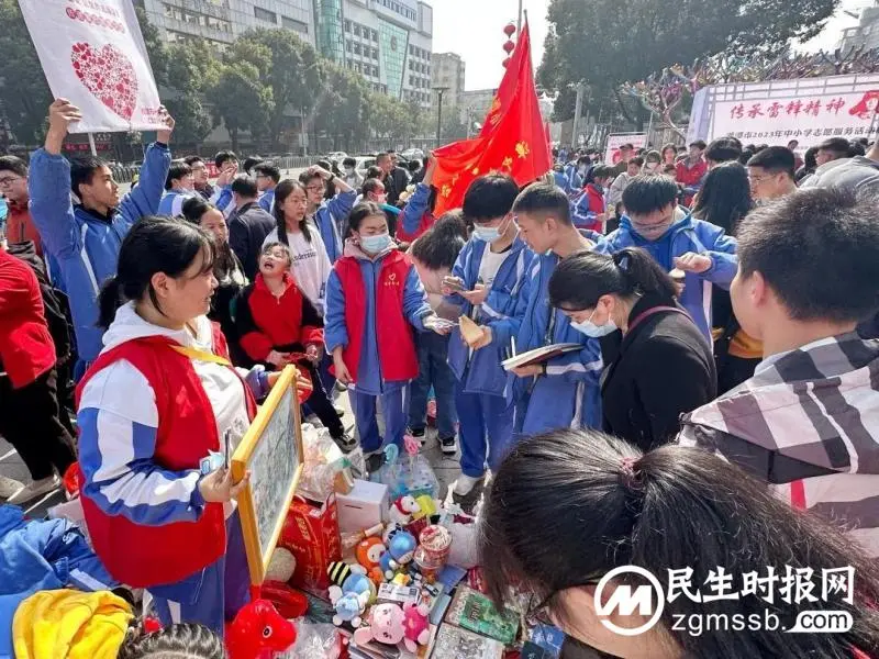 春“锋”送暖，爱不闲置——湘潭市一中“学习雷锋精神”爱心义卖活动