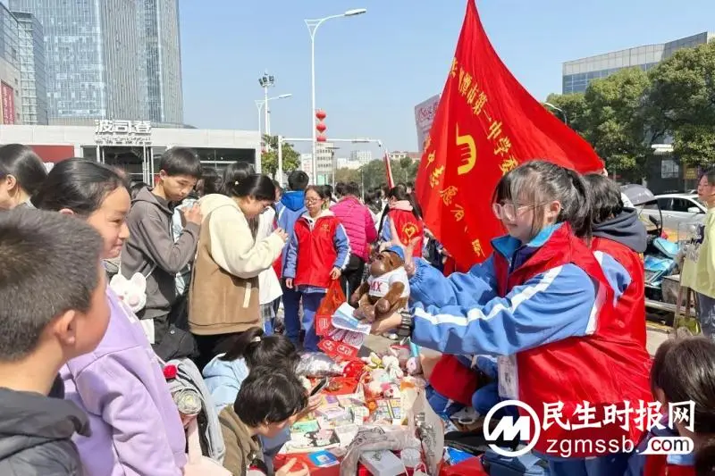 春“锋”送暖，爱不闲置——湘潭市一中“学习雷锋精神”爱心义卖活动