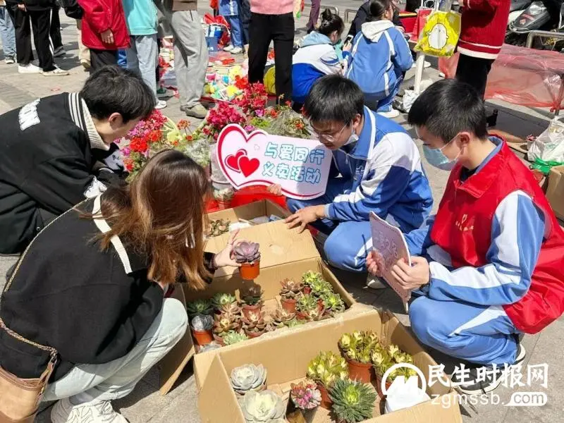 春“锋”送暖，爱不闲置——湘潭市一中“学习雷锋精神”爱心义卖活动