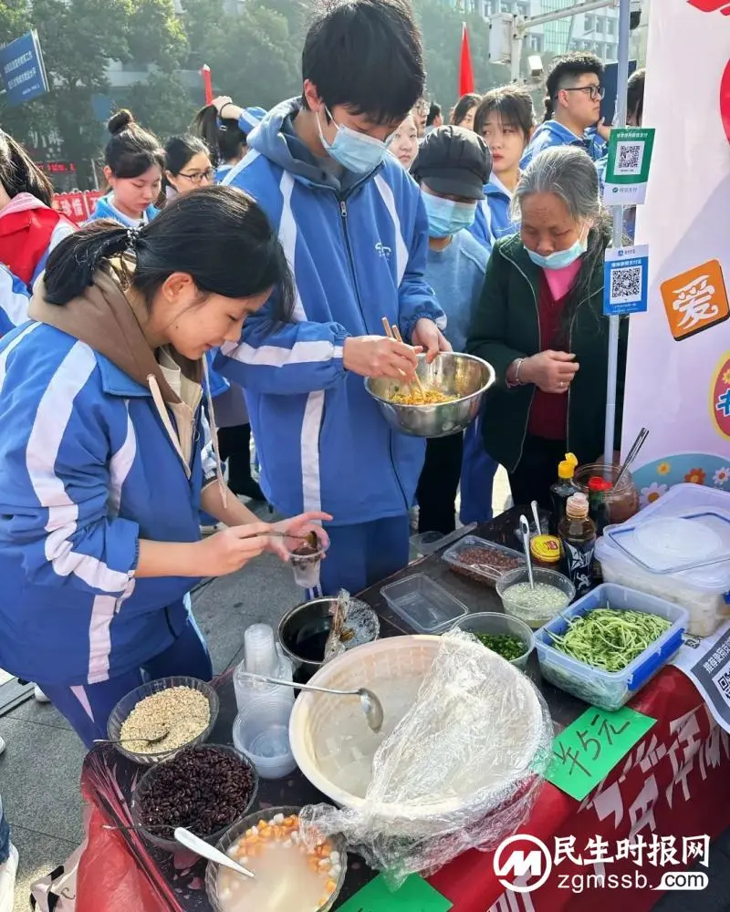 春“锋”送暖，爱不闲置——湘潭市一中“学习雷锋精神”爱心义卖活动