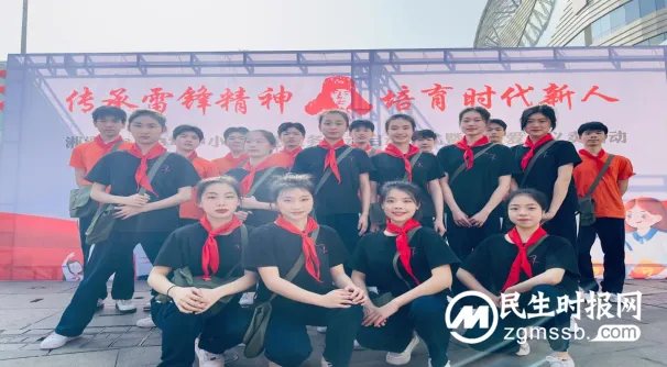“传承雷锋精神,培育时代新人”——湘潭市二中志愿者助力爱心义卖活动 “传承雷锋精神,培育时代新人”——湘潭市二中志愿者助力爱心义卖活动