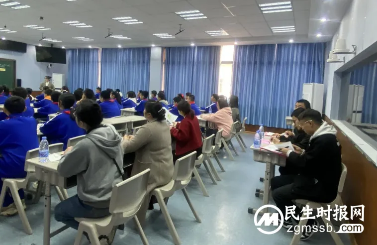群英荟萃谋发展 联合调研促成长——记湘潭市市直片区初中联合调研专项活动之湘潭市四中篇 群英荟萃谋发展 联合调研促成长——记湘潭市市直片区初中联合调研专项活动之湘潭市四中篇
