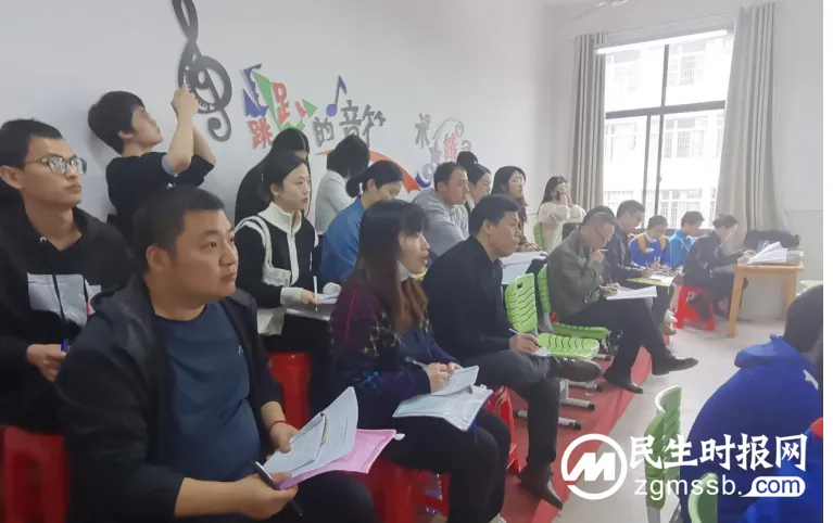 群英荟萃谋发展 联合调研促成长——记湘潭市市直片区初中联合调研专项活动之湘潭市四中篇 群英荟萃谋发展 联合调研促成长——记湘潭市市直片区初中联合调研专项活动之湘潭市四中篇