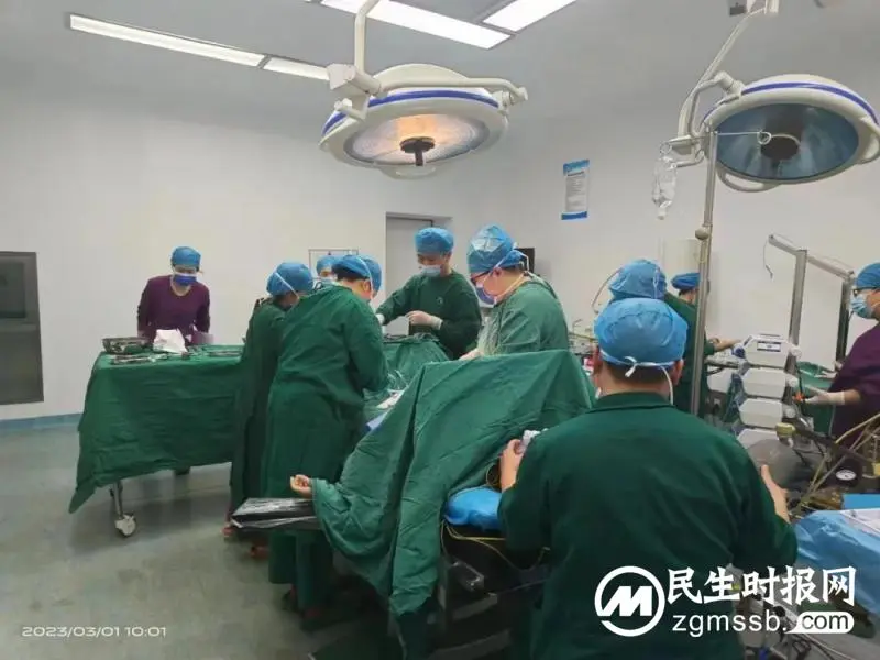 这一举动太暖心!产妇突发脐带脱垂,助产医生手托胎先露保母婴平安 这一举动太暖心!产妇突发脐带脱垂,助产医生手托胎先露保母婴平安