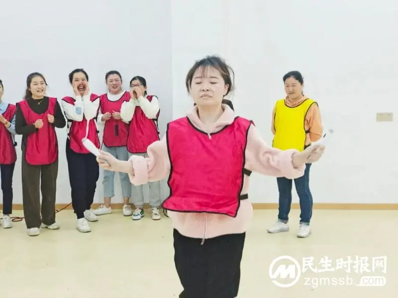 绳舞飞扬 展巾帼风采 绳舞飞扬 展巾帼风采