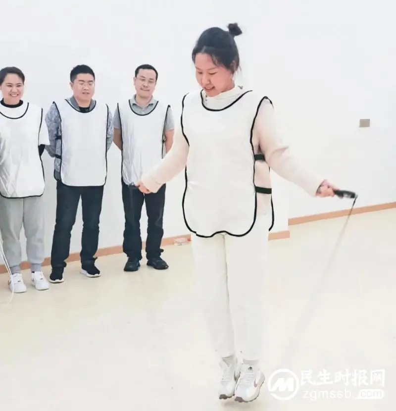 绳舞飞扬 展巾帼风采 绳舞飞扬 展巾帼风采