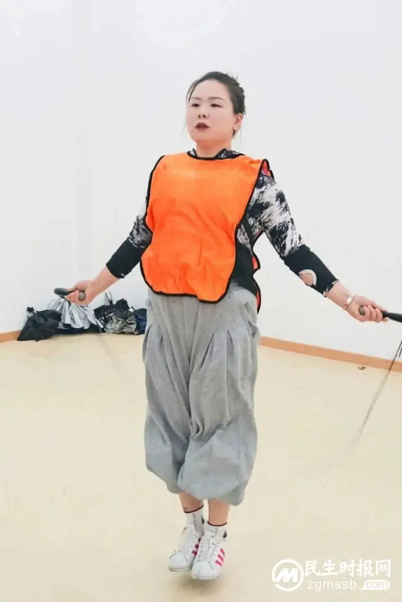绳舞飞扬 展巾帼风采 绳舞飞扬 展巾帼风采