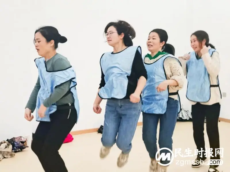 绳舞飞扬 展巾帼风采 绳舞飞扬 展巾帼风采