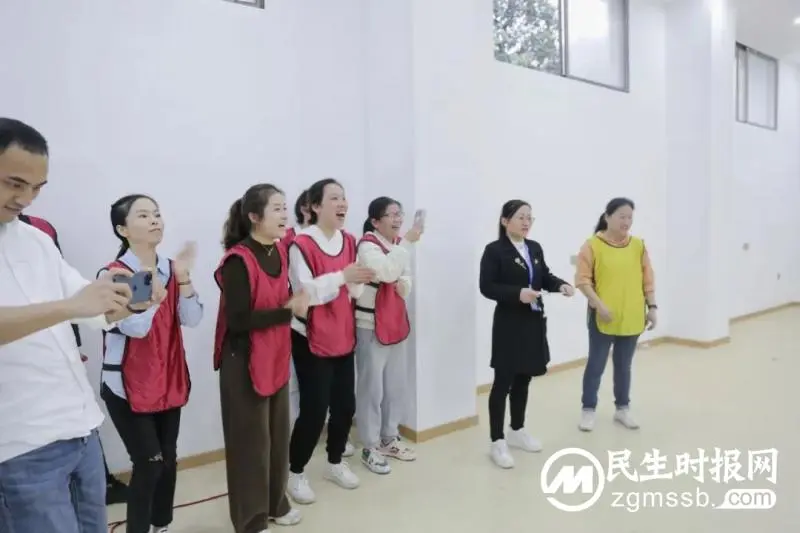 绳舞飞扬 展巾帼风采 绳舞飞扬 展巾帼风采