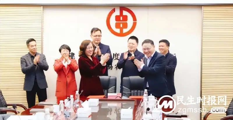 湘潭天易农商银行与县莲乡融资担保有限公司举行批量担保业务合作签约仪式