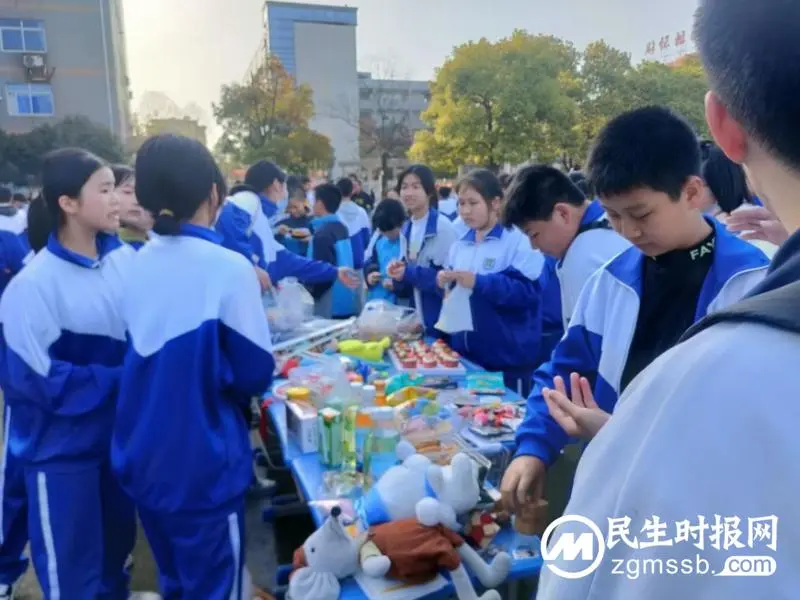 情满电中 爱溢校园 ——湘机中学组织现场爱心义卖活动 情满电中 爱溢校园 ——湘机中学组织现场爱心义卖活动