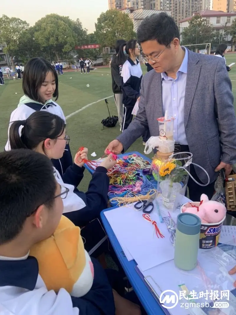 情满电中 爱溢校园 ——湘机中学组织现场爱心义卖活动 情满电中 爱溢校园 ——湘机中学组织现场爱心义卖活动