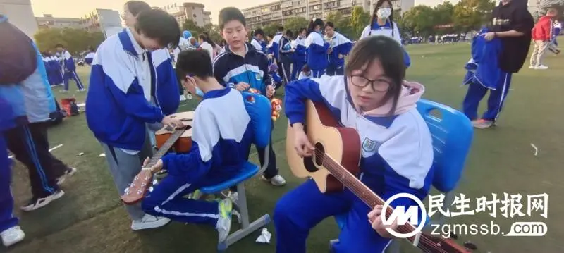 情满电中 爱溢校园 ——湘机中学组织现场爱心义卖活动 情满电中 爱溢校园 ——湘机中学组织现场爱心义卖活动