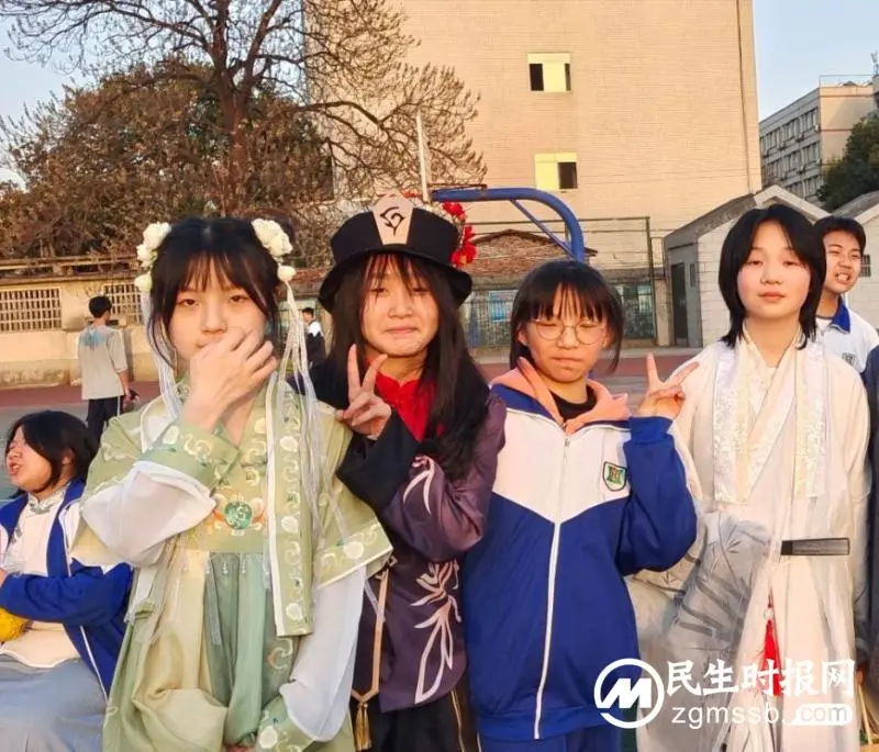 情满电中 爱溢校园 ——湘机中学组织现场爱心义卖活动 情满电中 爱溢校园 ——湘机中学组织现场爱心义卖活动