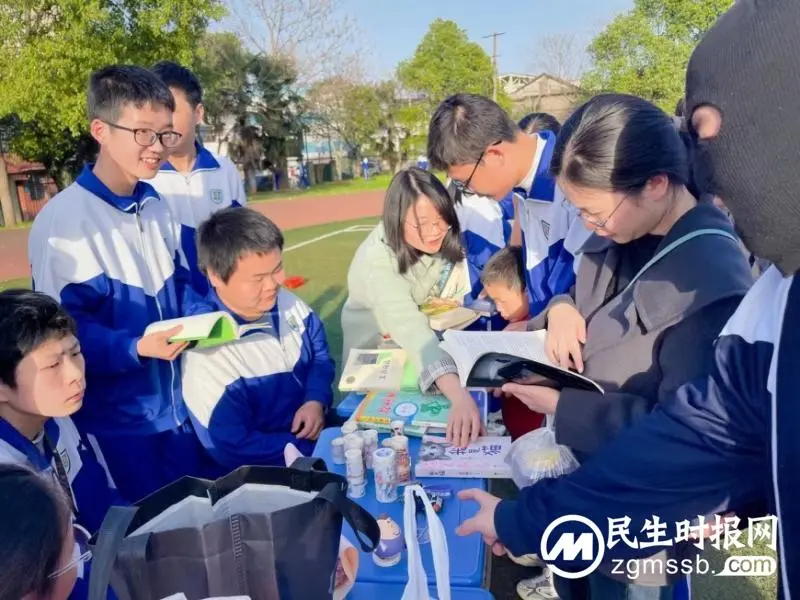 情满电中 爱溢校园 ——湘机中学组织现场爱心义卖活动 情满电中 爱溢校园 ——湘机中学组织现场爱心义卖活动