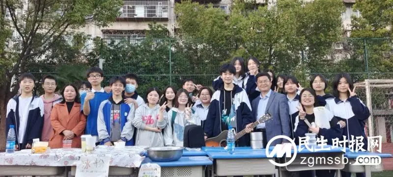 情满电中 爱溢校园 ——湘机中学组织现场爱心义卖活动 情满电中 爱溢校园 ——湘机中学组织现场爱心义卖活动