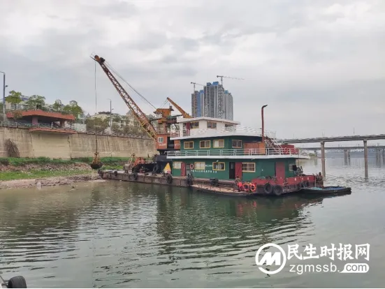闻令而动 湘潭成功打捞2艘“僵尸船” 闻令而动 湘潭成功打捞2艘“僵尸船”