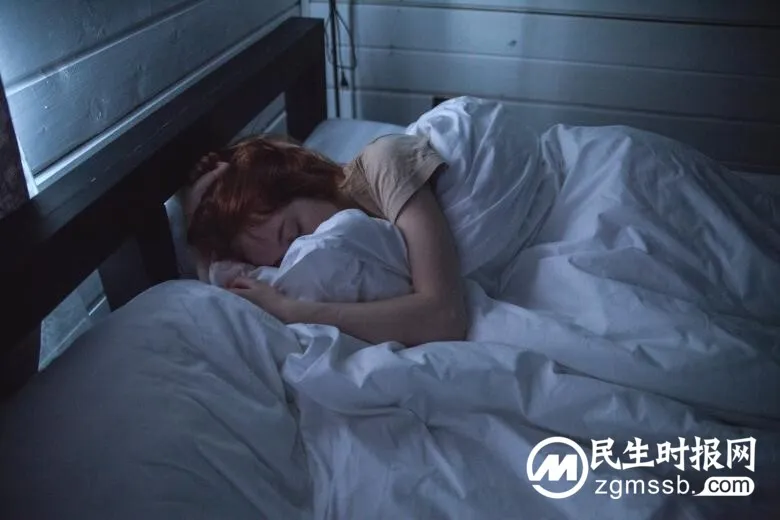 华夏源免疫细胞存储：长期睡眠不足，容易变笨？熬夜危及全身！