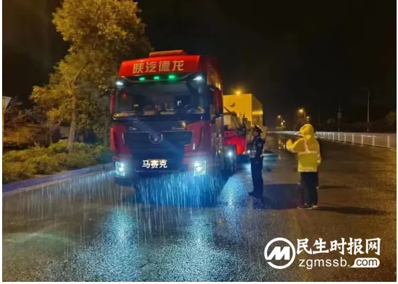 夜间突击治超 湘潭严厉打击超限超载违法行为 夜间突击治超 湘潭严厉打击超限超载违法行为